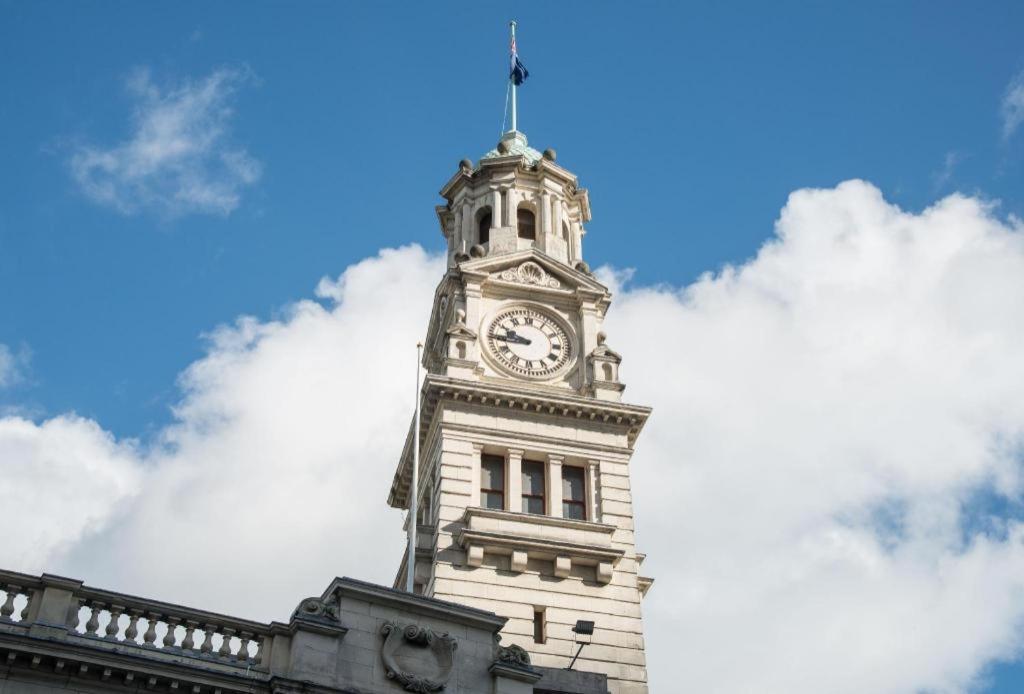 Vr Takapuna Auckland Exterior foto The clock tower