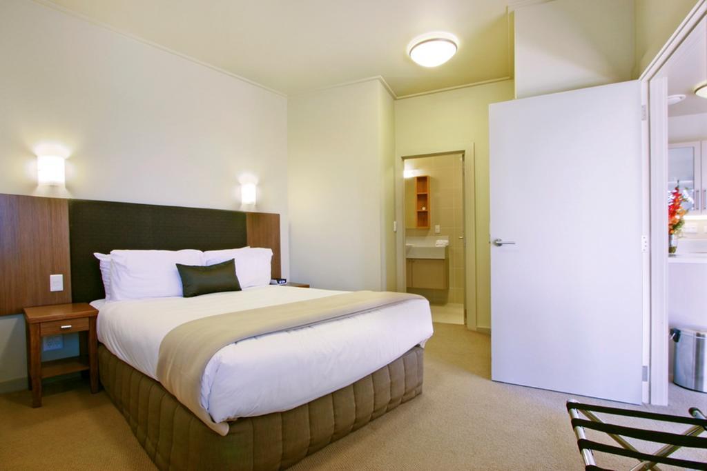 Vr Takapuna Auckland Exterior foto A typical bedroom at the hotel