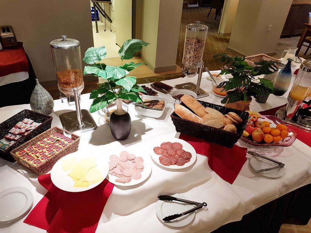 Vr Takapuna Auckland Exterior foto A buffet at a hotel